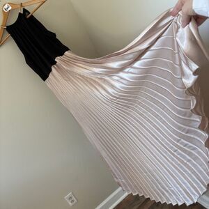 Xscape Black & Champagne Maxi Dress Pleated Formal Gown Women's 12 see INFO